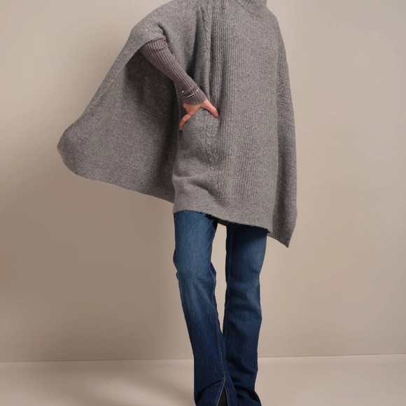 Elie Tahari Gray Knit Poncho Sweater – New with Tags – Soft & Cozy, Size M/L - Picture 4 of 7